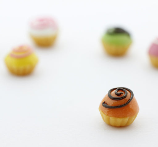 Achat cupcake miniature abricot en pate fimo - décoration gourmande en pate polymère