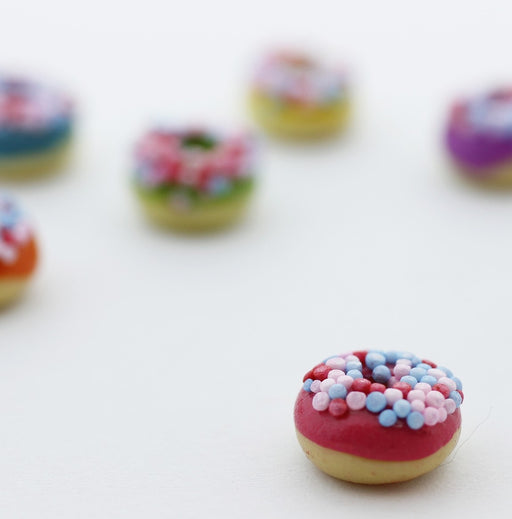Achat donut framboise miniature fimo 1cm - création gourmande pate polymère