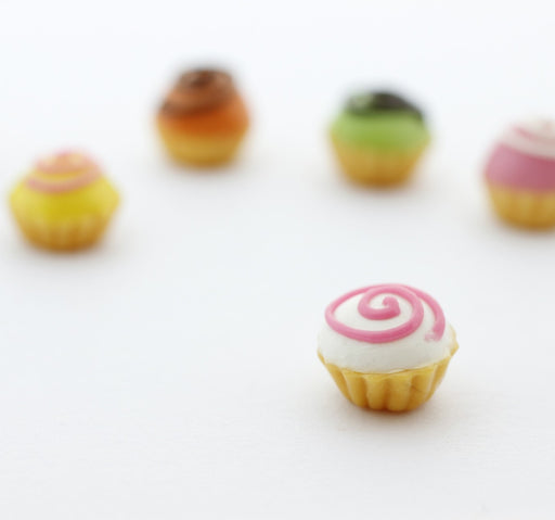 Achat au détail cupcake miniature vanille en pate fimo décoration gourmande en pate polymère