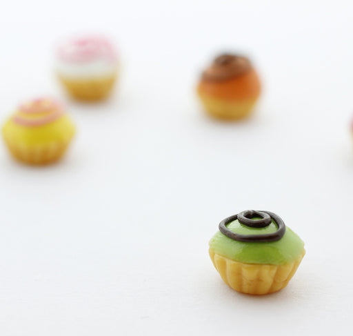 Achat cupcake miniature pistache en pate fimo - décoration gourmande en pate polymère