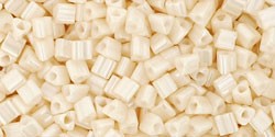 Achat cc123 - perles Toho triangle 2.2mm opaque lustered light beige (10g)