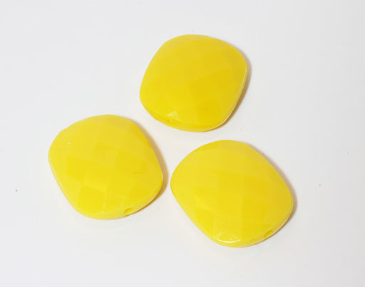 Achat au détail lot de 3 perles carrées à facettes jaunes en acrylique 20x24mm