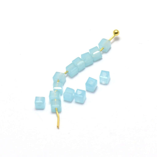 Acheter 10 perles cube 2x2x2 mm bleu clair à facettes en verre imitation jade 2x2x2 mm trou: 0.5 mm